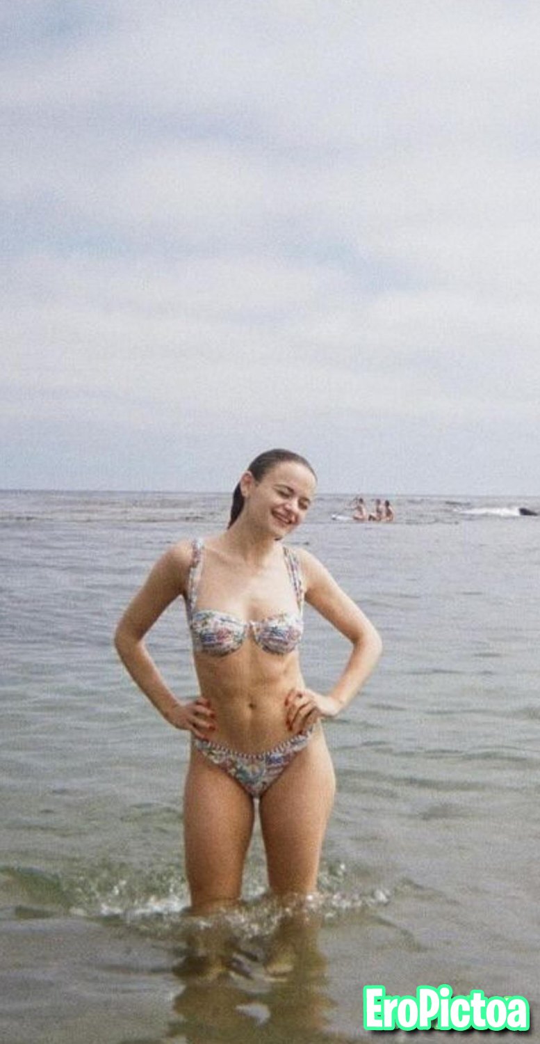 Joey king 😍🤤 photo featuring Tiny