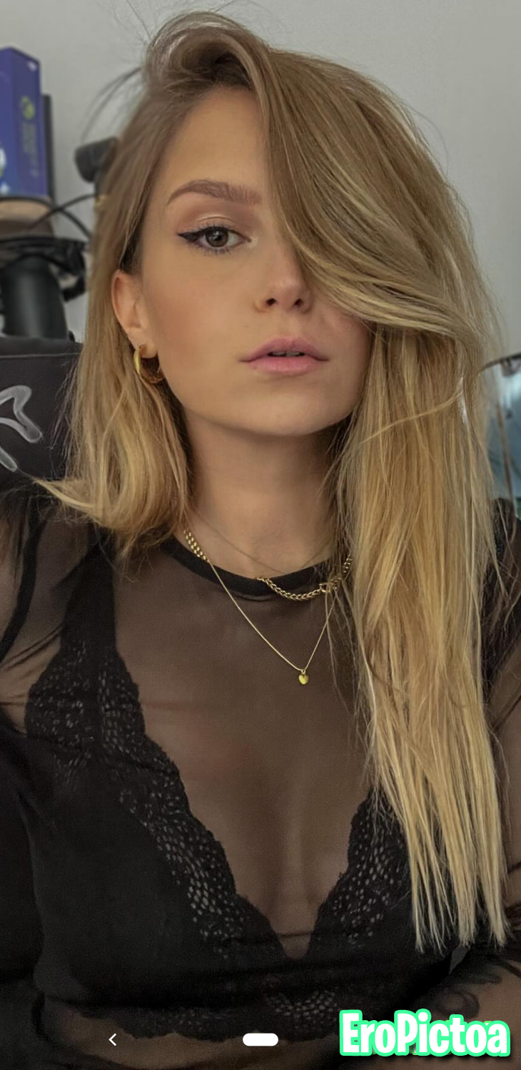 German streamer photo featuring Cleavage - Part 18