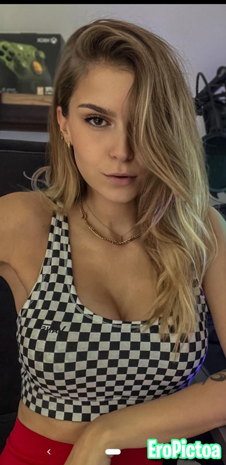 German streamer photo featuring Pokies - Part 50