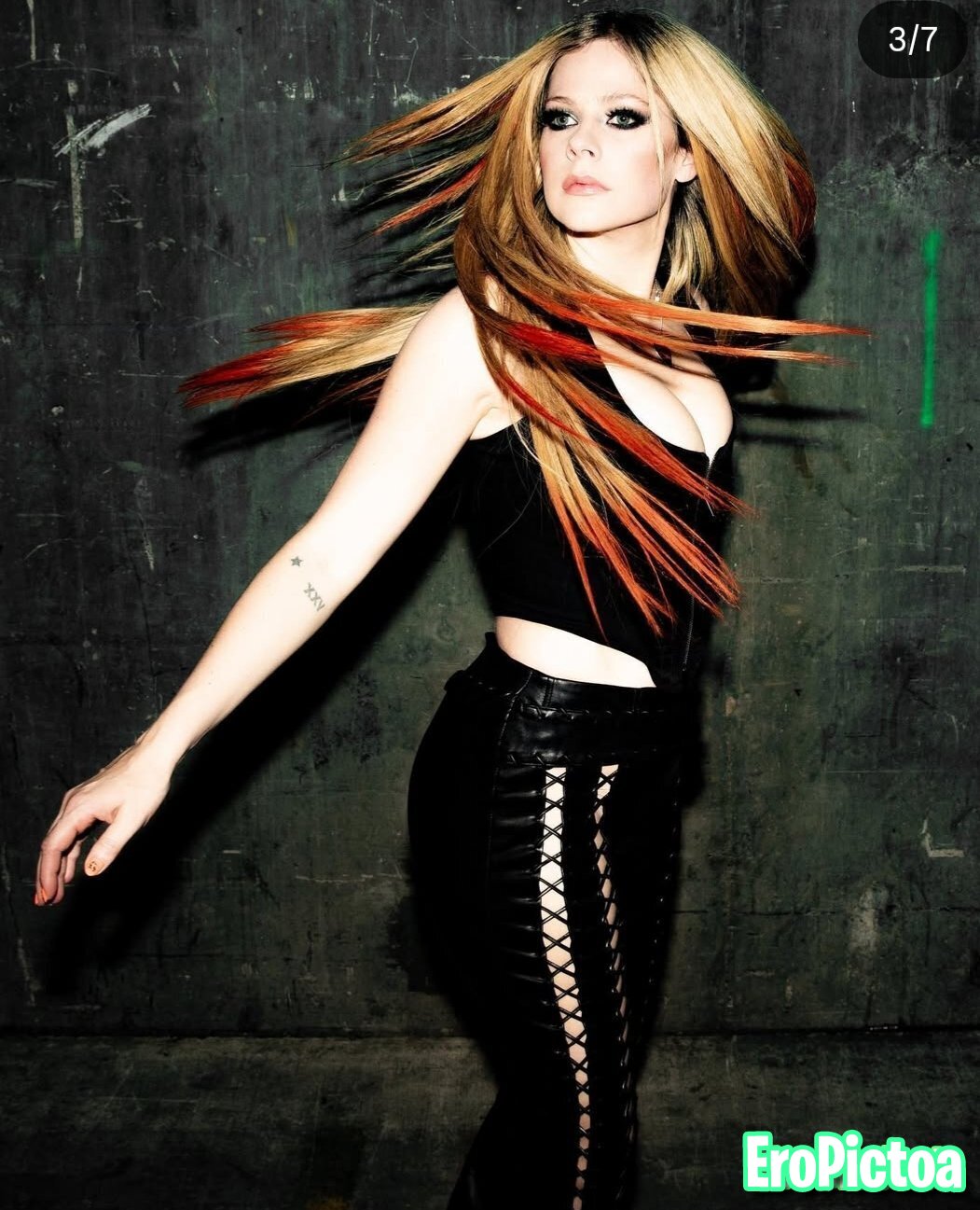 Avril Lavigne 😍😍 Part 2. photo featuring Hot
