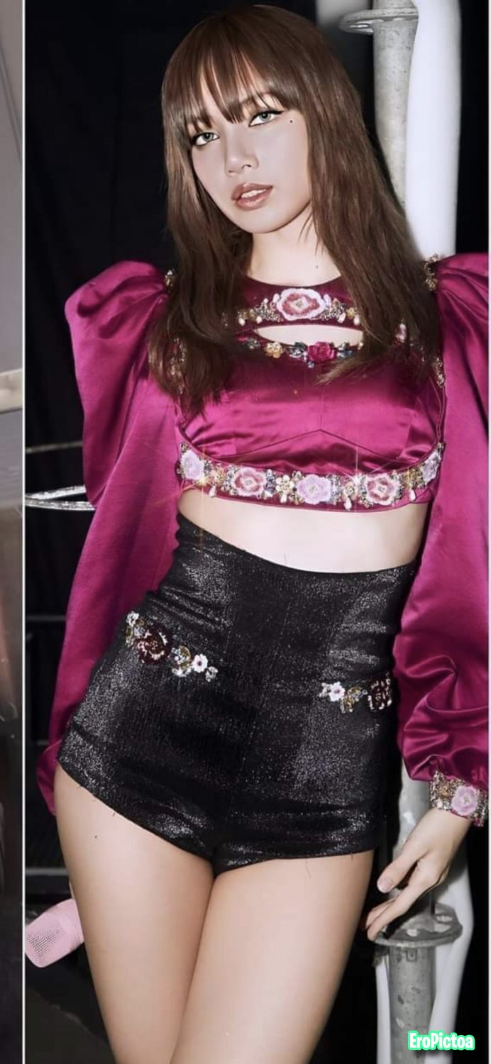 LaLisa photo featuring BLACKEDPINK