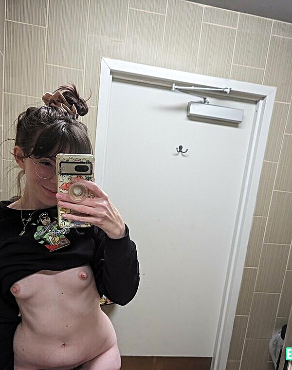 Thumbnail for Nerdy OnlyfansBabe Leaked Bathroom Selfie