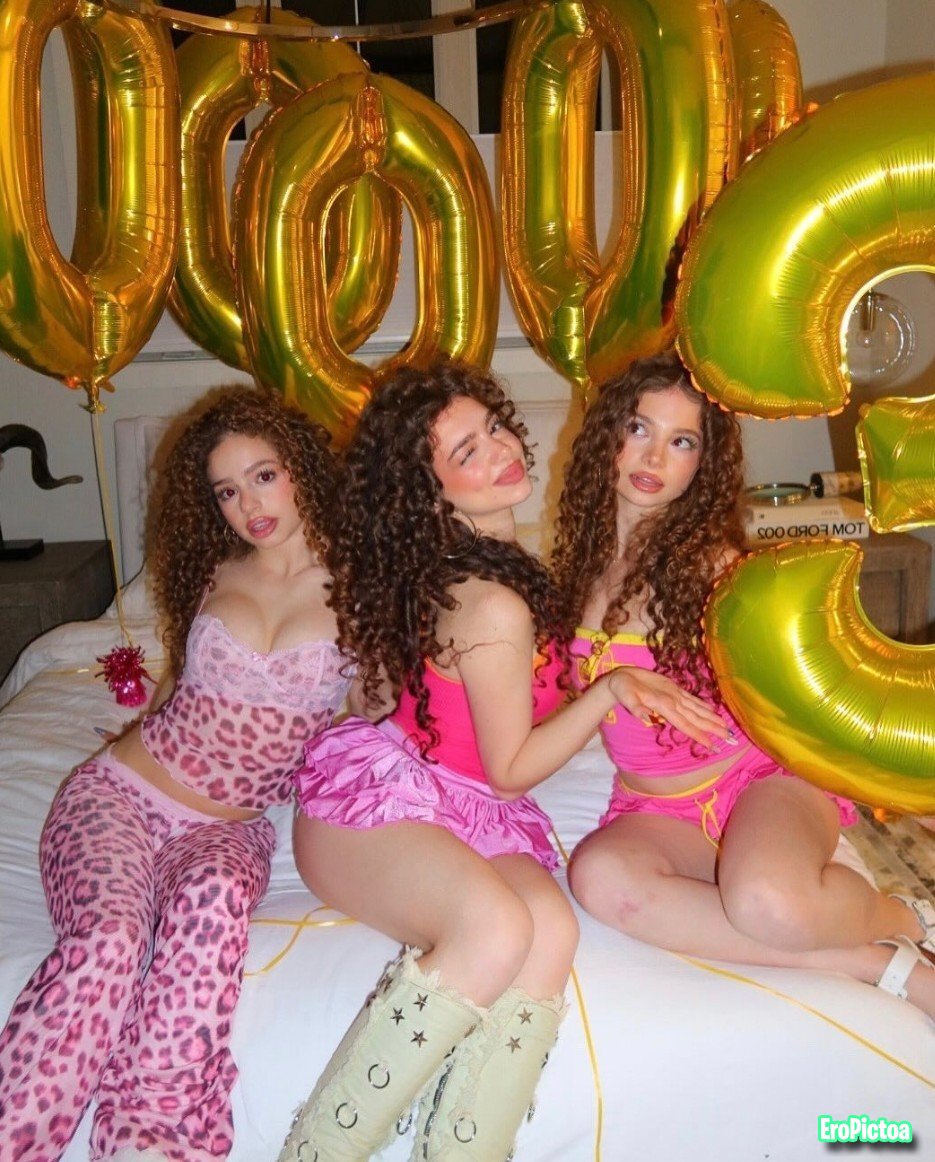 Irmãs kalogeras photo featuring Gostosas