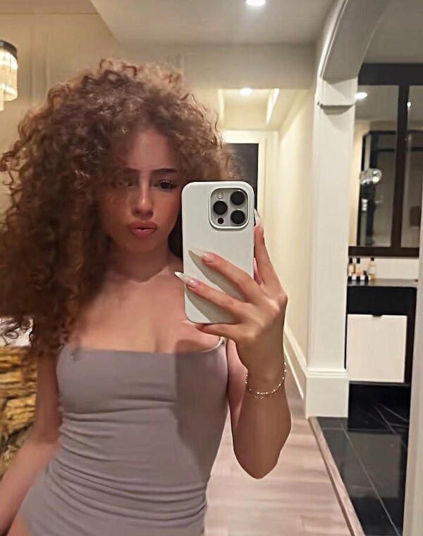 Thumbnail for Cum For Eliana (48 Photos)