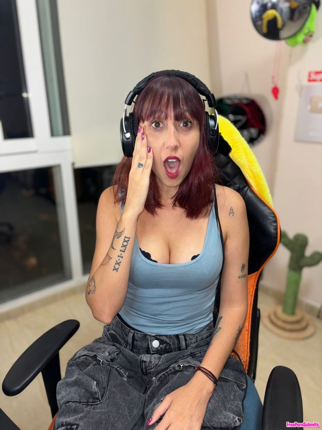 Ladamadeshallott  Slut YouTuber streamer photo featuring Young - Part 17