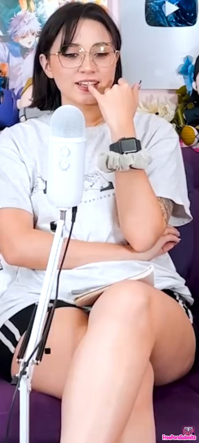 Youtube photo featuring Legs - Part 40