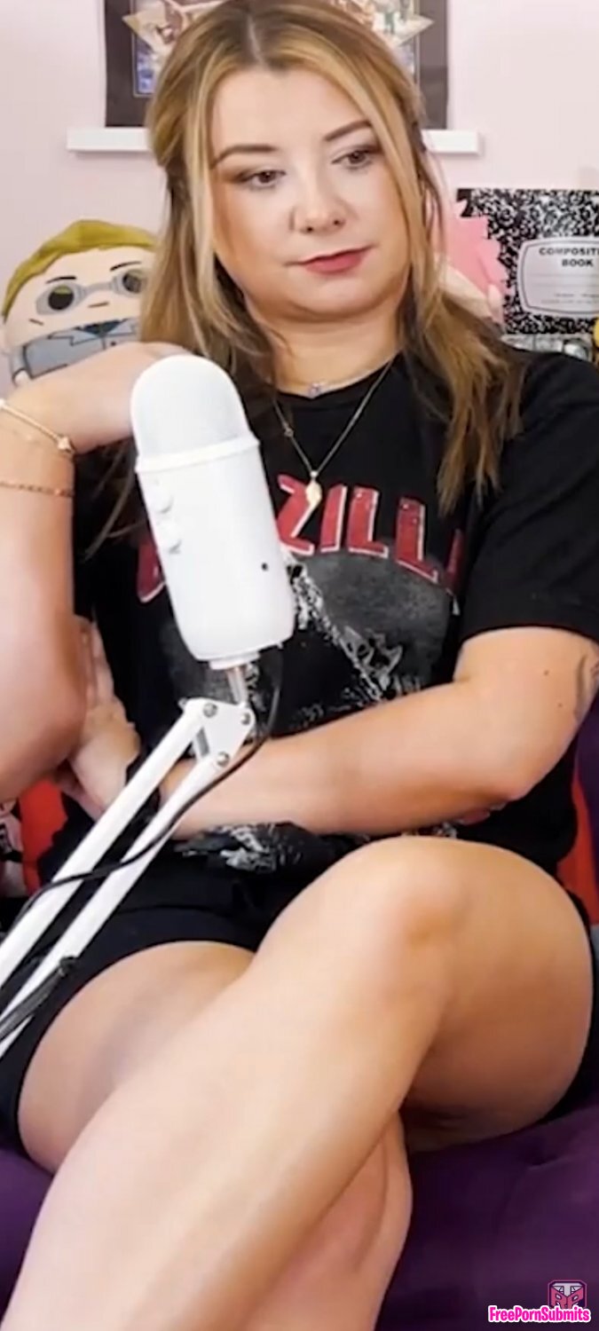 Youtube photo featuring Gatinhas