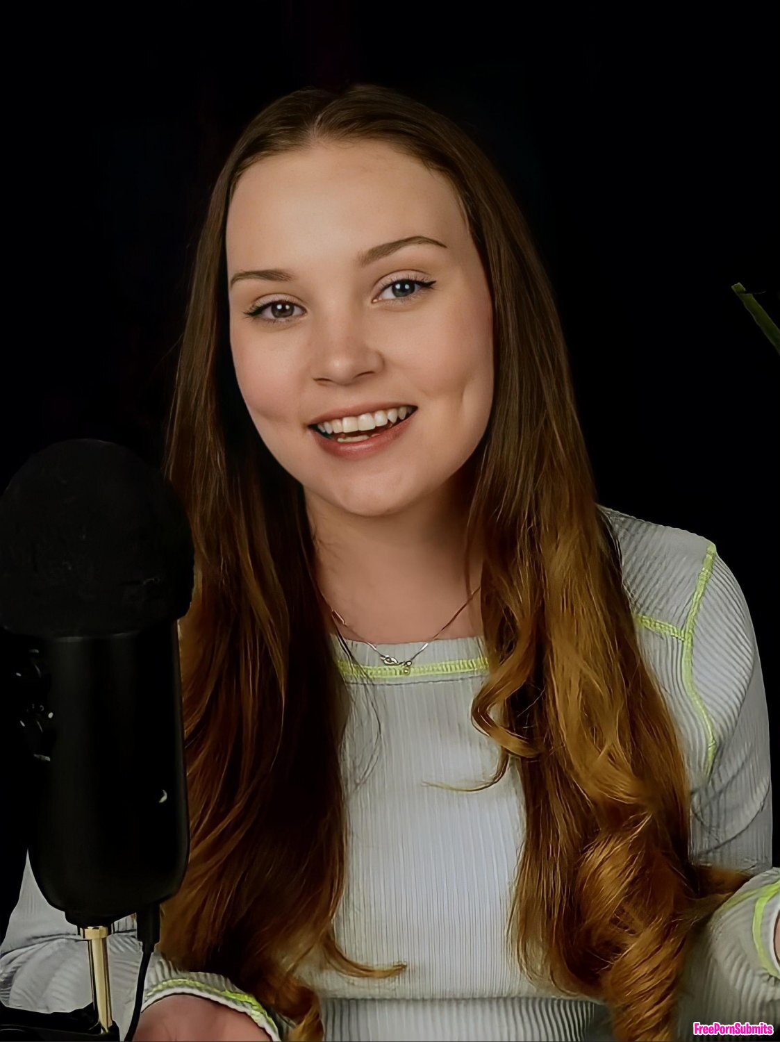 Taylor Darling ( YouTube asmr ) photo - Part 13
