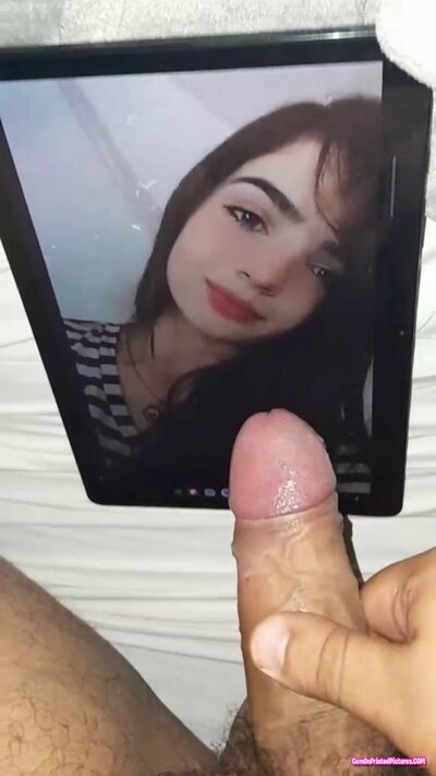 Thumbnail for Cum tribute na minha irmã VÍDEO COMPLETO Parte 8