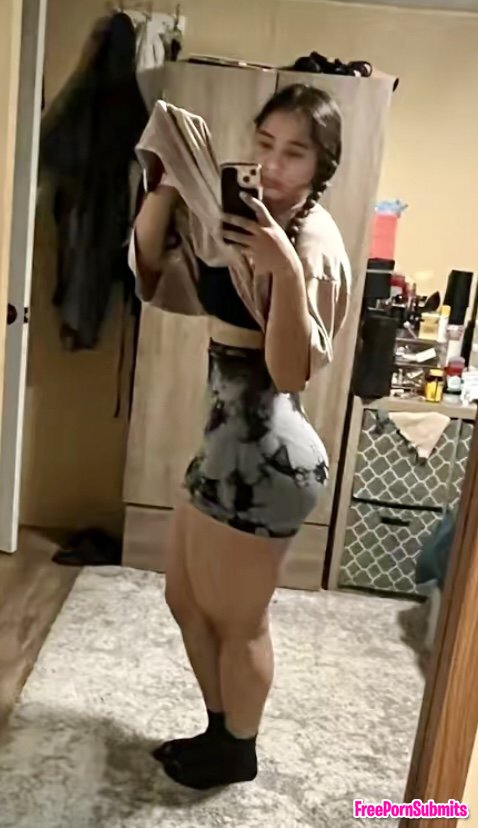 Can anyone tribute her photo featuring latina