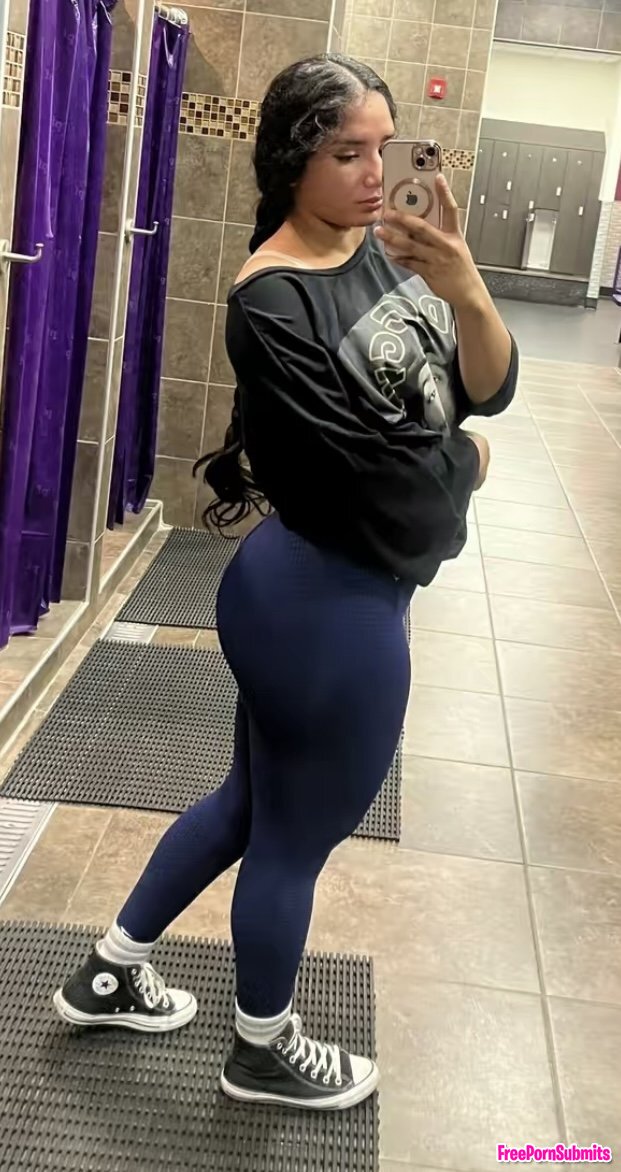 Can anyone tribute her photo featuring baddie