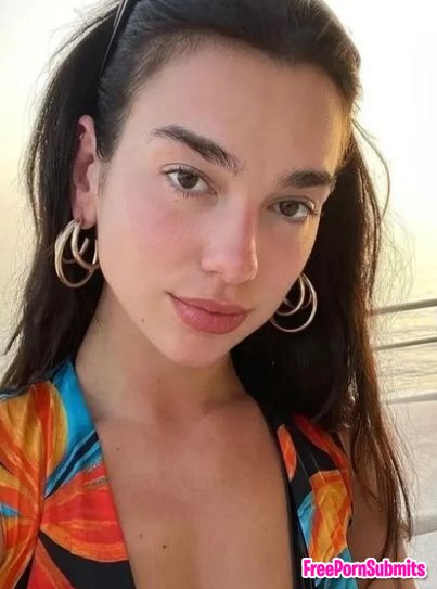 dua lipa photo featuring famosa