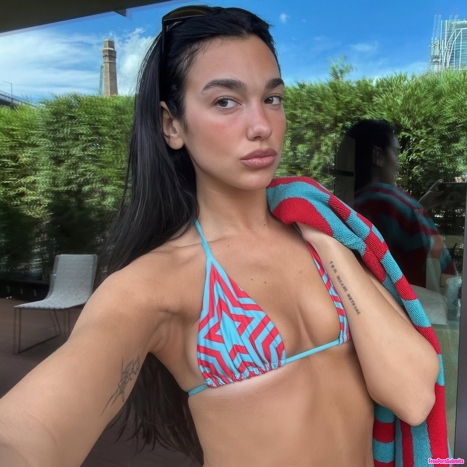 Dua Lipa [2] photo featuring singer - Part 24