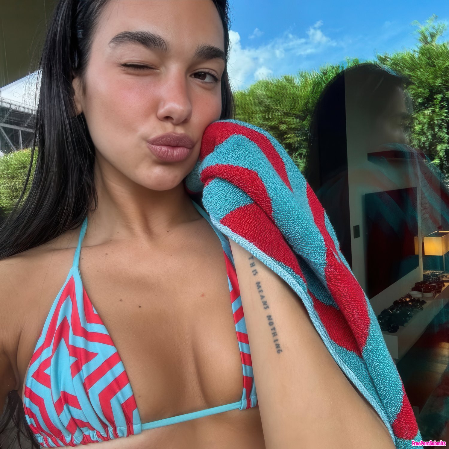 Dua Lipa [2] photo featuring young - Part 33
