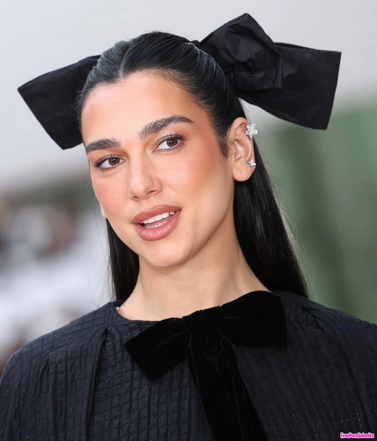 Dua Lipa [2] photo featuring brunette - Part 4