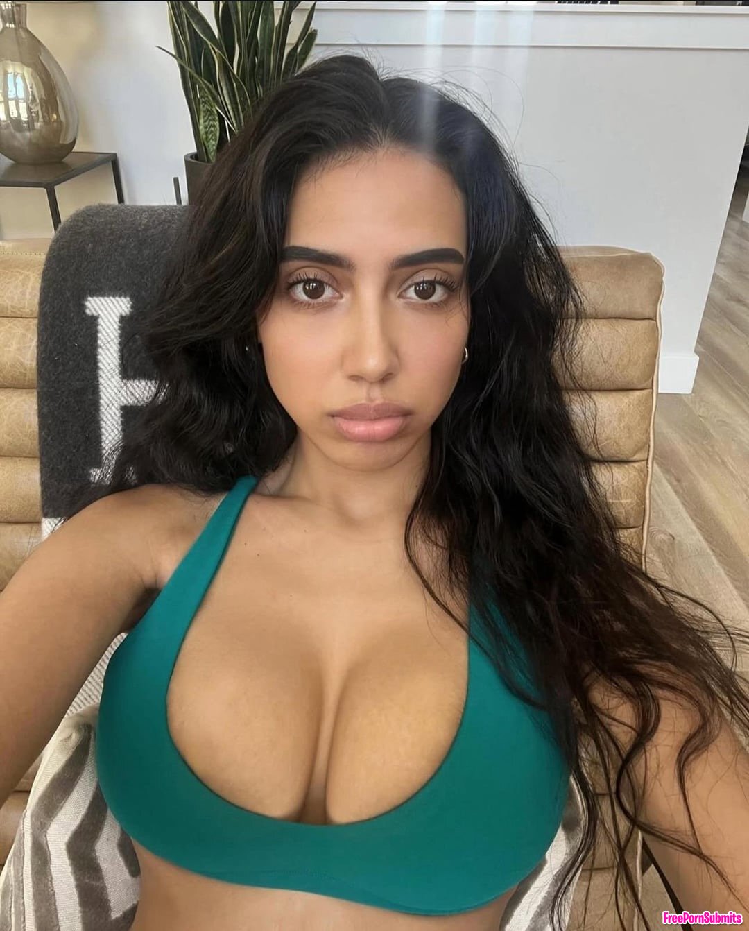 Can someone trib Desss photo featuring bigtits - Part 12
