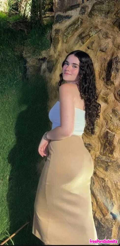 alguém faz cumtribute pra essa putinha aqui? photo featuring cumtribute