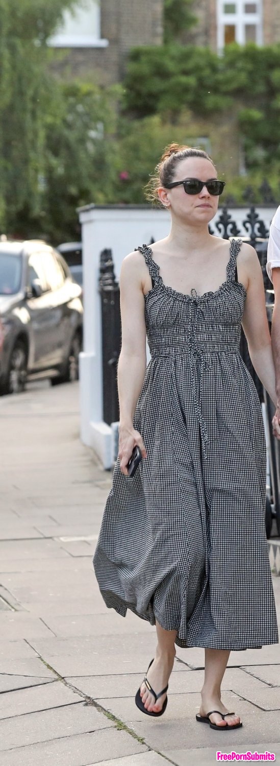 Daisy Ridley Feet Tribute photo featuring celebritycumtribute