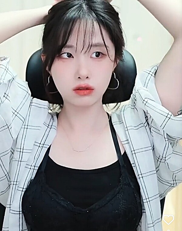 Thumbnail for [Request] Korean streamer - goldwhi cumtribute
