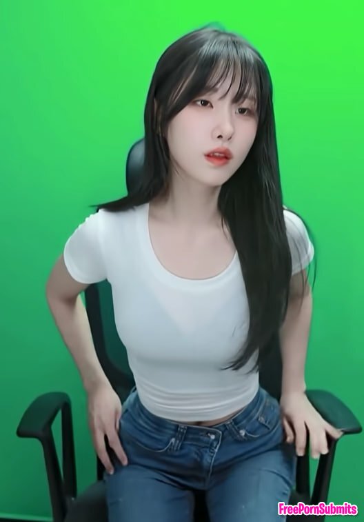 [Request] Korean streamer - goldwhi cumtribute photo featuring streamer - Part 5