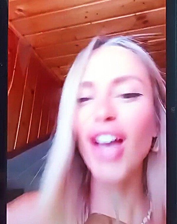 Thumbnail for Busty simpering barbie blonde F. M. singing 'Dammi un grr' 😎💦🦁💧 cum tribute #2