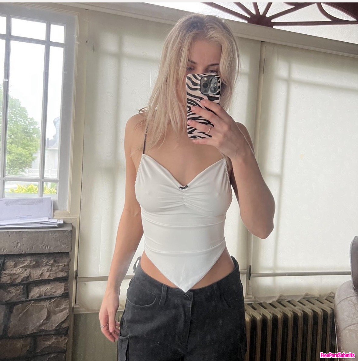 Tribute worthy blonde photo featuring selfies - Part 4