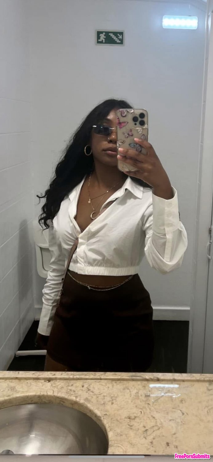 Gorgeous ebony irl needs tributes. Kik graysn98 or dm me photo featuring boobs - Part 2