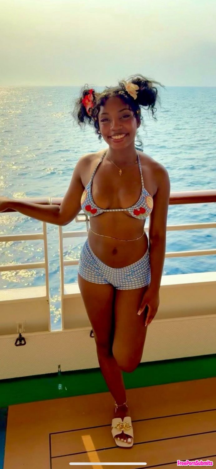 Gorgeous ebony irl needs tributes. Kik graysn98 or dm me photo featuring irl - Part 4