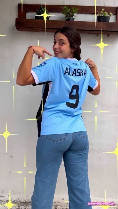 Thumbnail for Alaska Uruguaya. Youtuber🇺🇾 Cumtribute. Big ass. She's like soccer football.