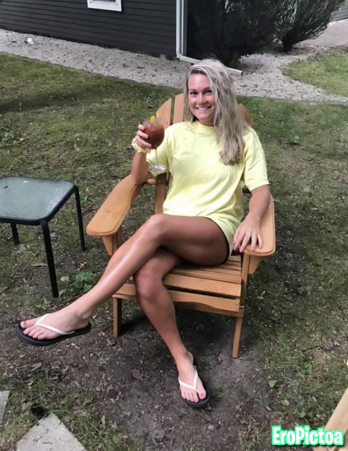 MD, favorite to goon for photo featuring blonde
