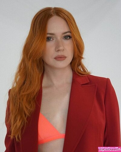 Thumbnail for Busty Scottish actress Karen Gillian horny gooning cum tribute~ (SOP) (thick load)