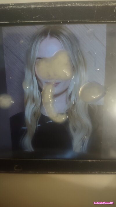 Thumbnail for Sophie turner horny gooning facial cum tribute (SOP) (bonus tribute ✨)