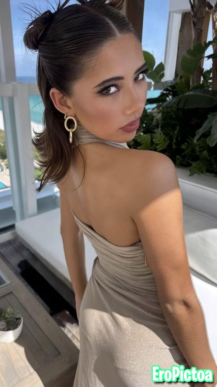 Xochitl Gomez GOON collection photo featuring celebs - Part 23