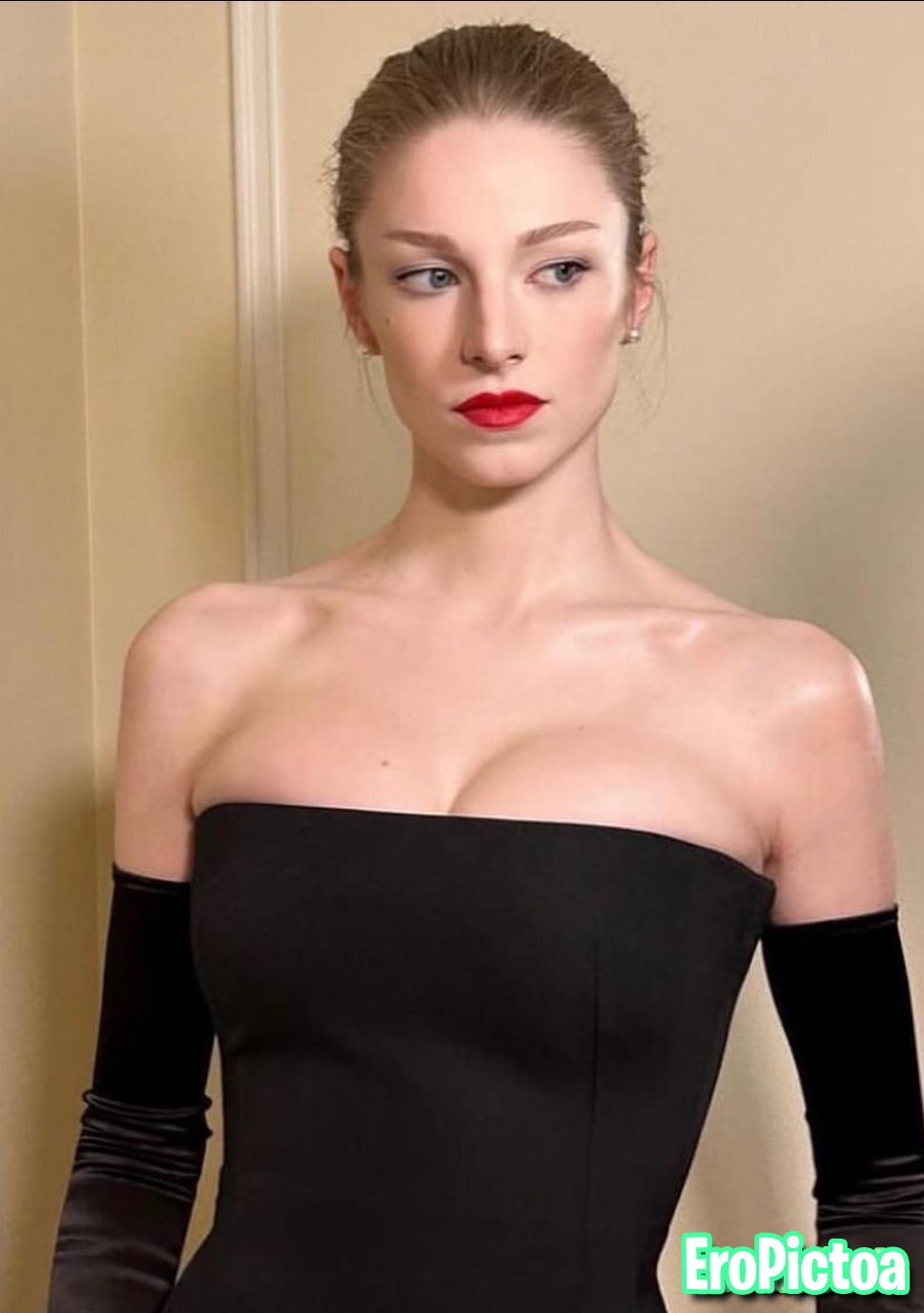 Hunter Schafer GOON collection photo featuring discord - Part 13