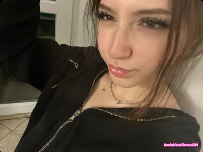 Thumbnail for Old screenshots from her bereal for gooning