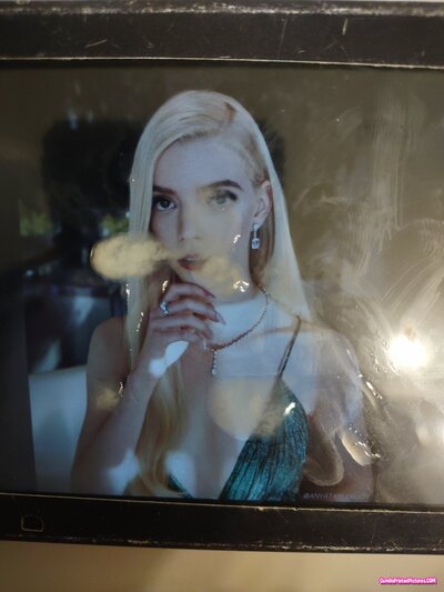 Thumbnail for beautiful Anya Taylor joy facial load gooning cum tribute 💅(I didn't last long)