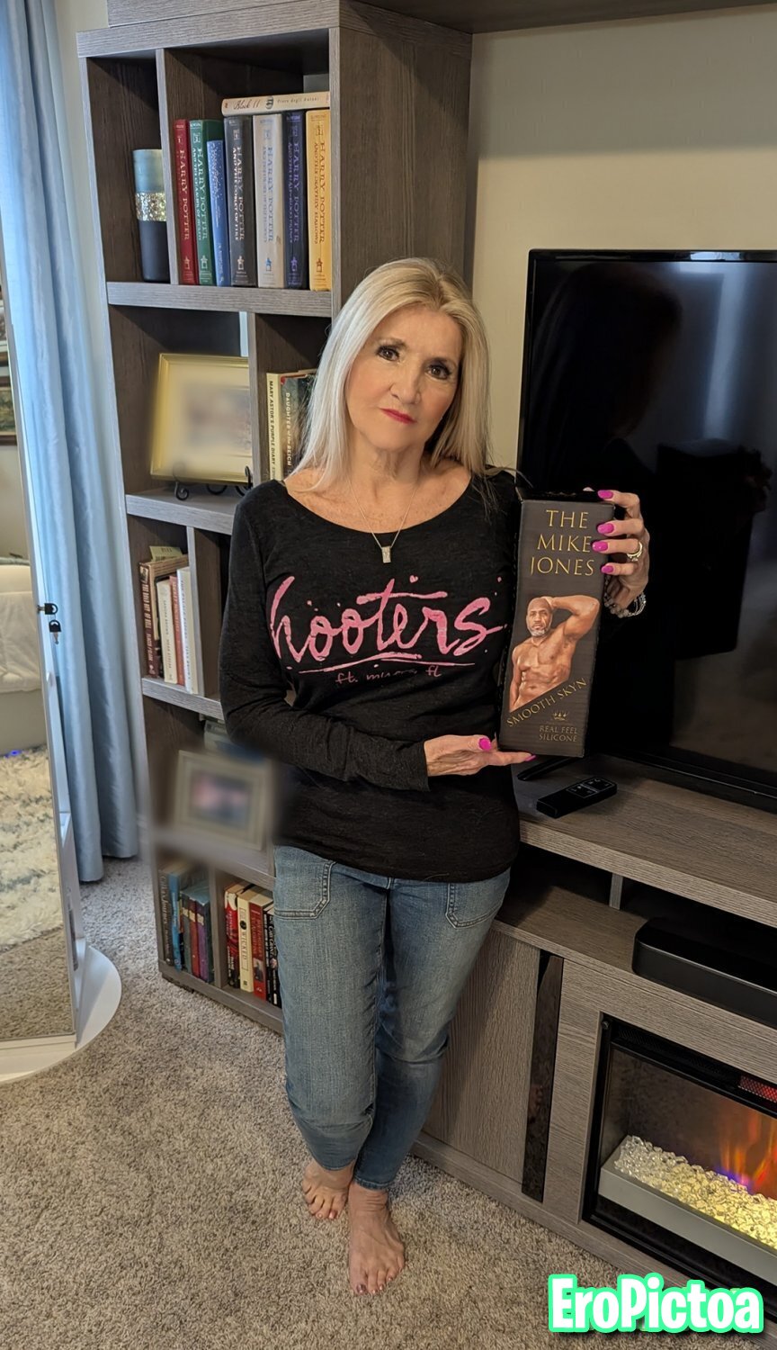 Goonette mom goons to BBC everyday photo featuring milf
