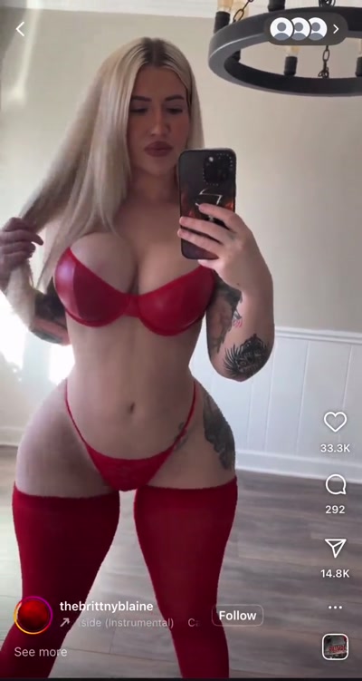 Thumbnail for Bad Thicc tatted white girl from ig jiggling ass front view