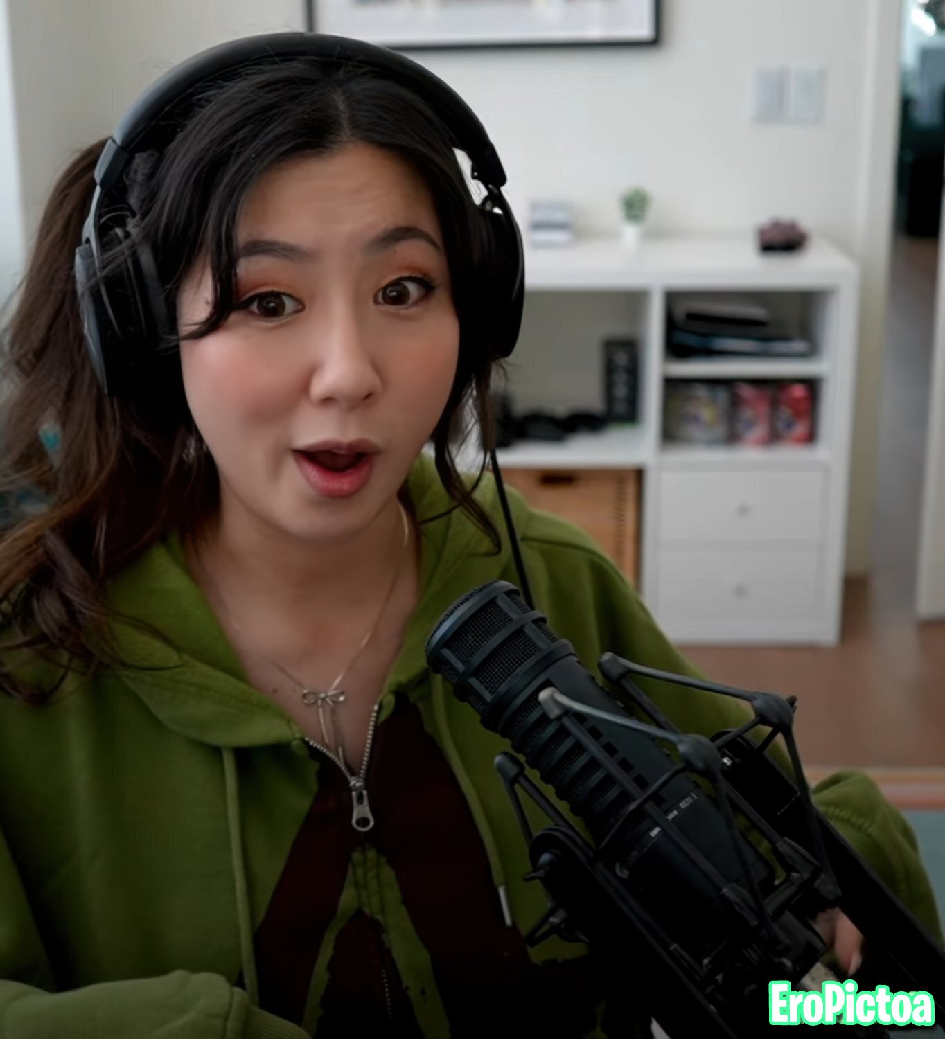 Fuslie [2] photo featuring streamer - Part 4
