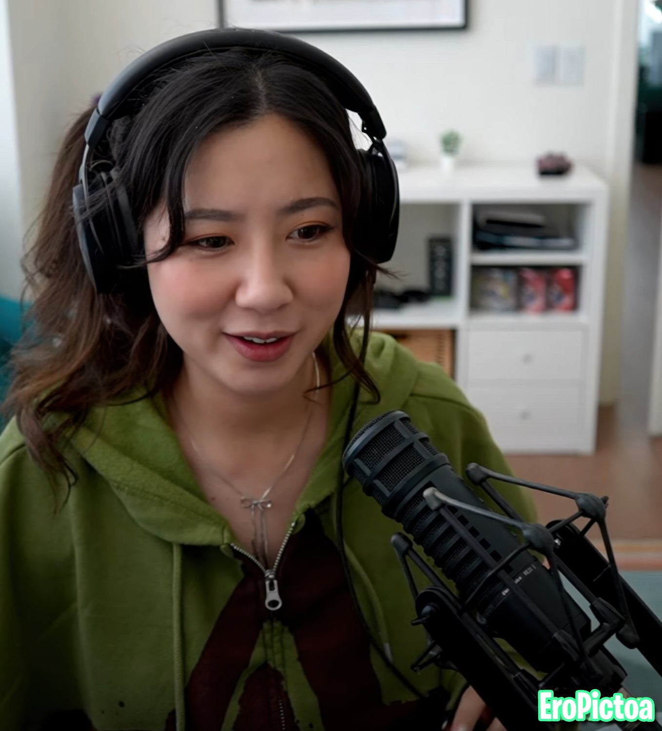 Fuslie [2] photo featuring influencer - Part 6