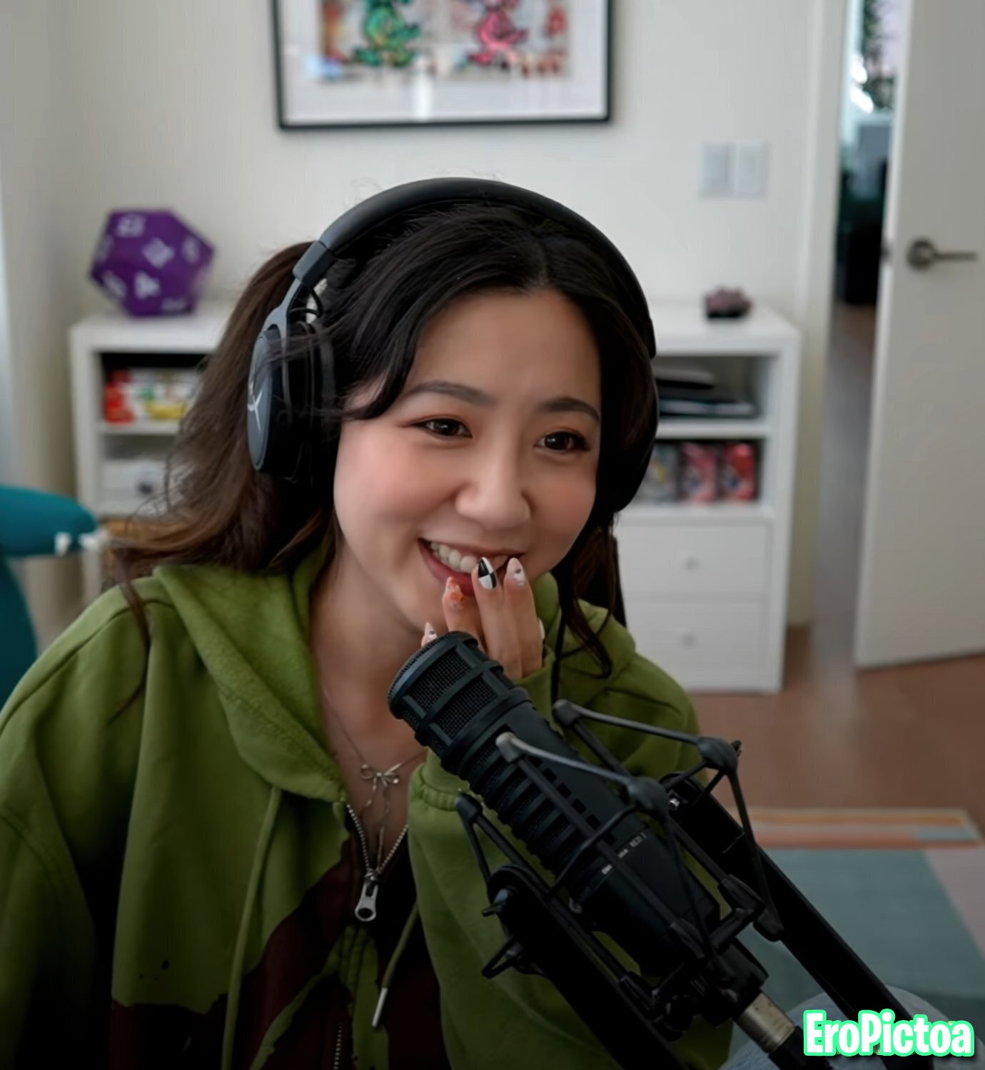 Fuslie [2] photo featuring american - Part 78