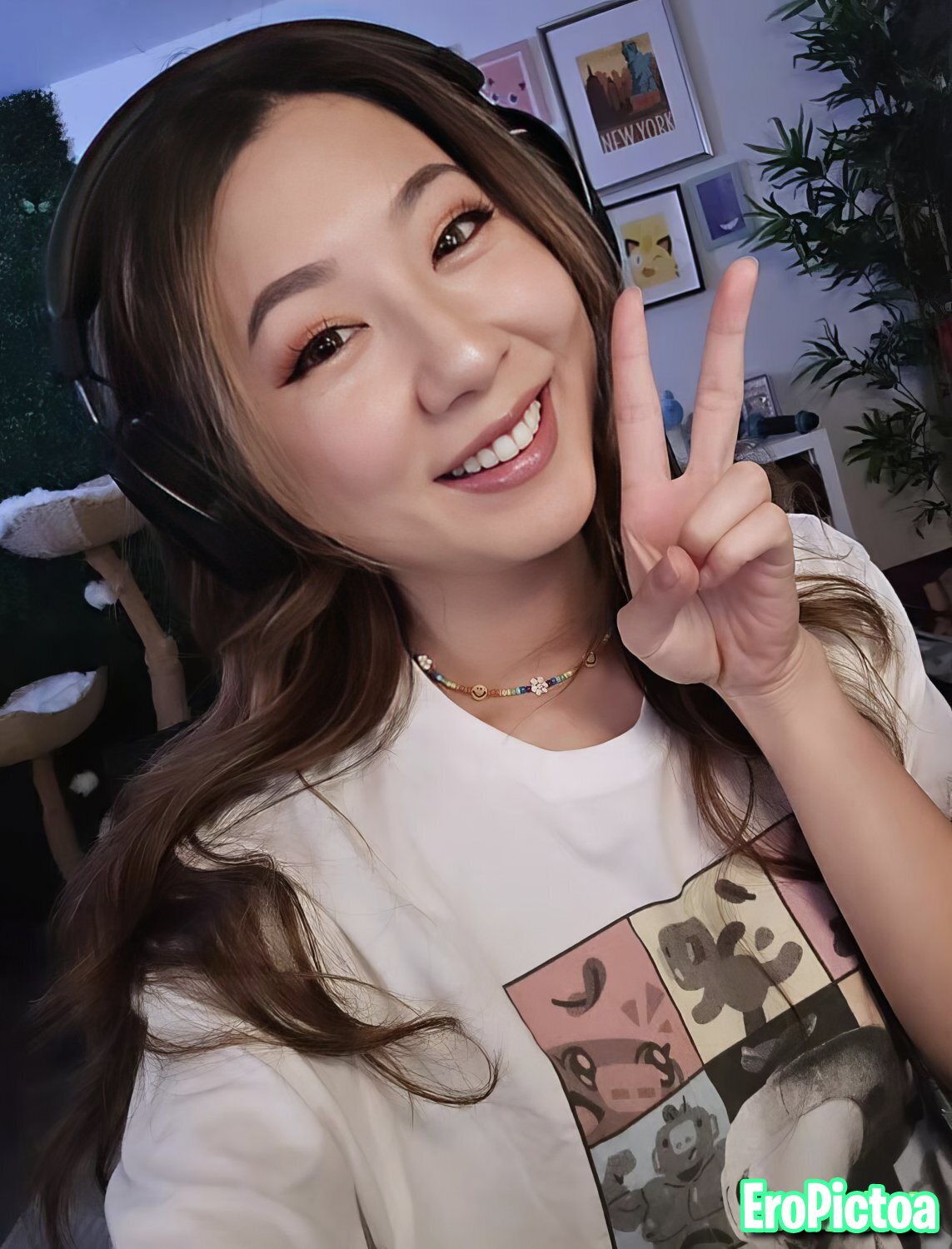 Fuslie photo featuring influencers - Part 31