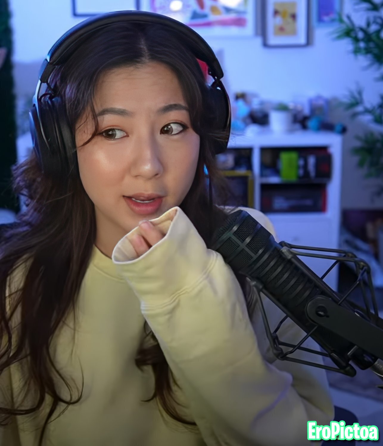 Fuslie photo featuring asian - Part 4