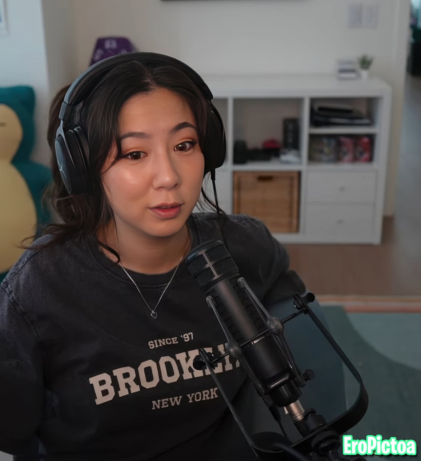 Fuslie photo featuring streamer - Part 92