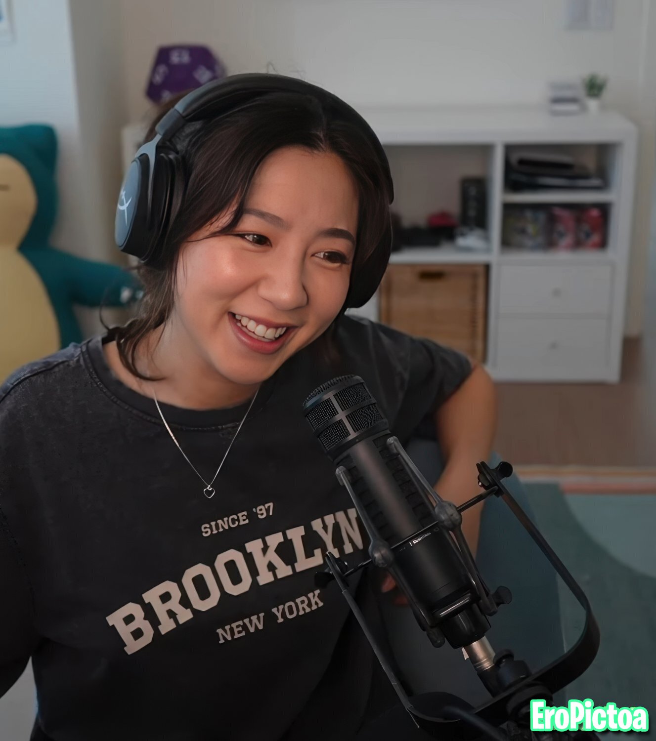 Fuslie photo featuring brunette - Part 97