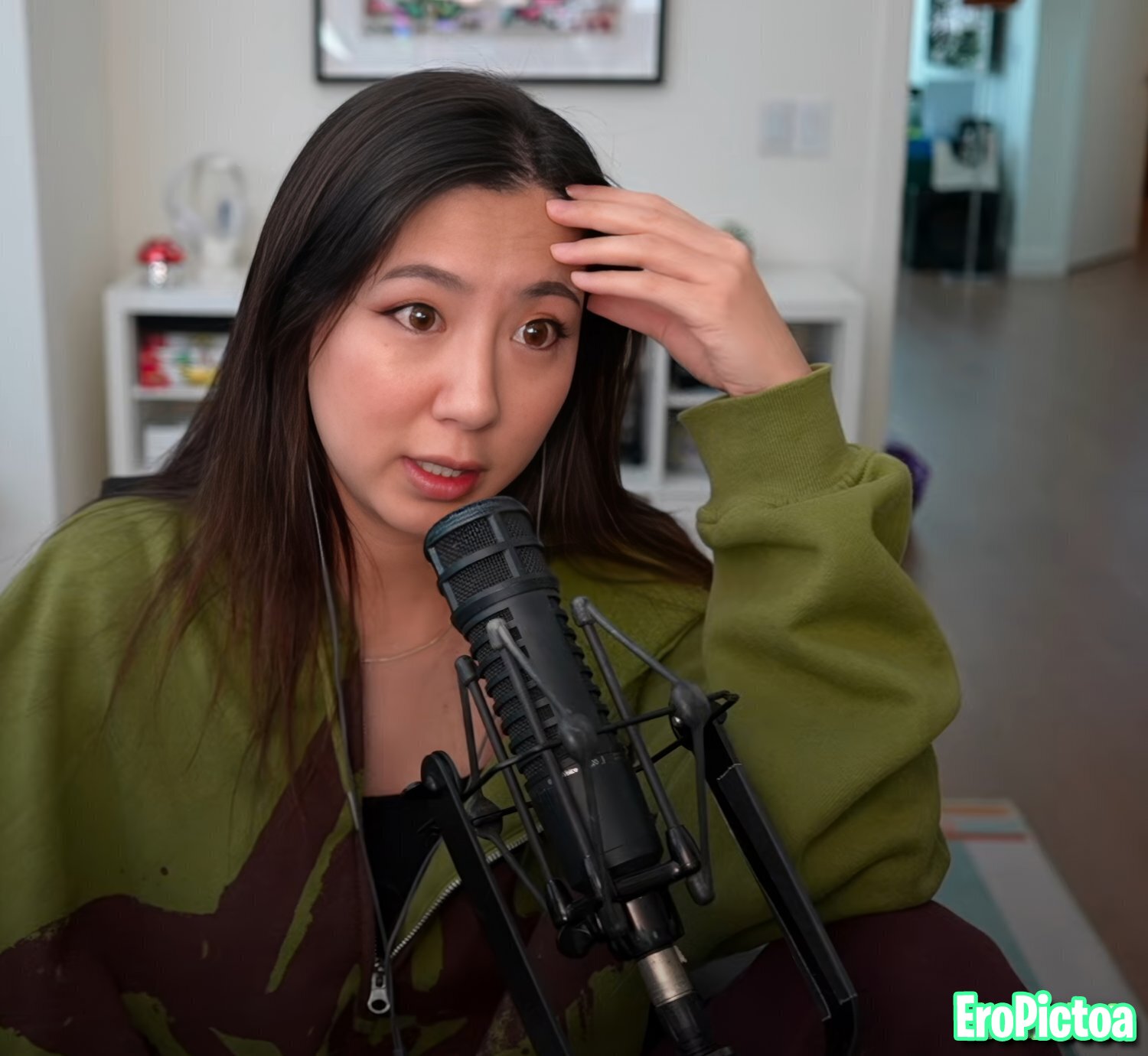 Fuslie [3] photo featuring long hair - Part 26