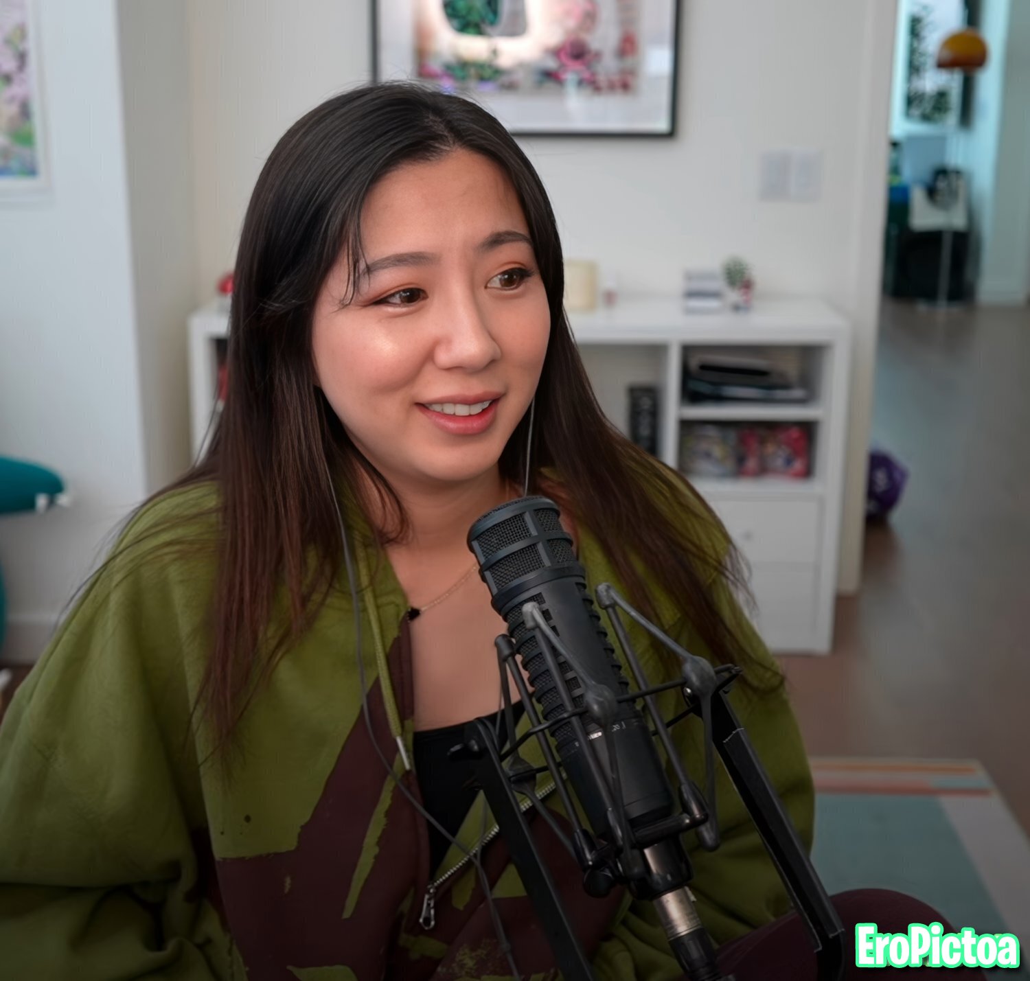 Fuslie [3] photo featuring brown eyes - Part 28