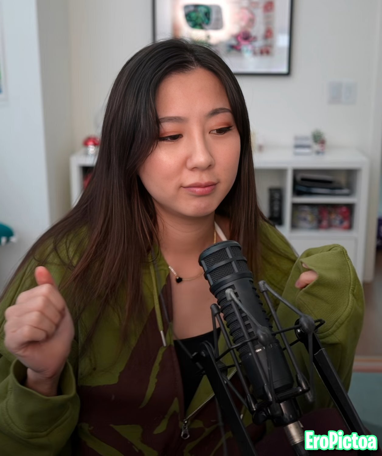 Fuslie [3] photo featuring long hair - Part 8
