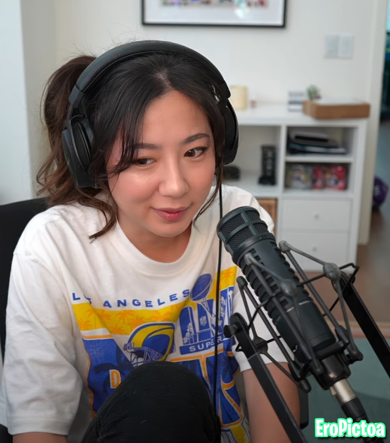 Fuslie [3] photo featuring brunette - Part 92