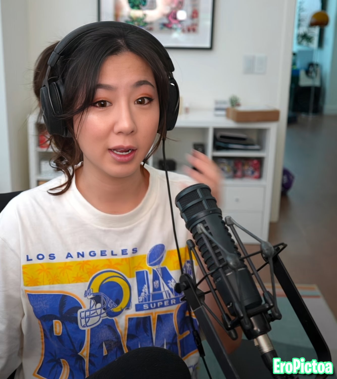 Fuslie [3] photo featuring long hair - Part 98